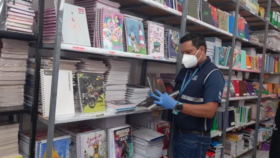 inspeccionan-precios-de-utiles-escolares-en-librerias-de-santa-ana